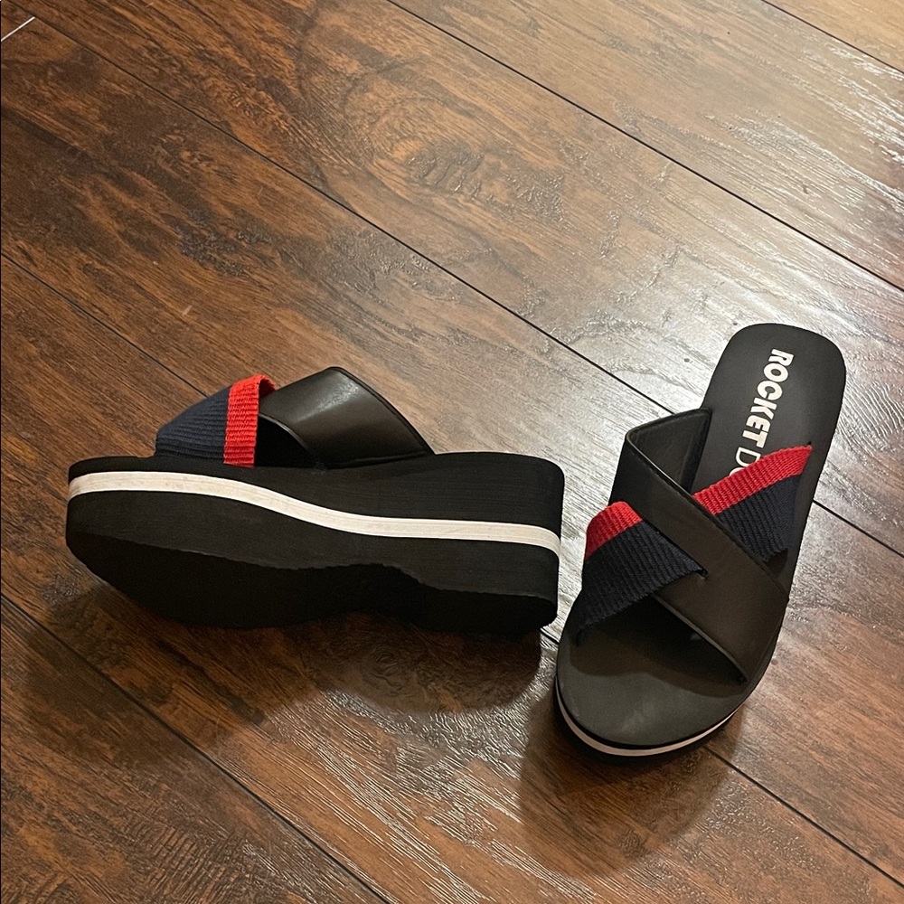 Platform Slides - Picture 3 of 4